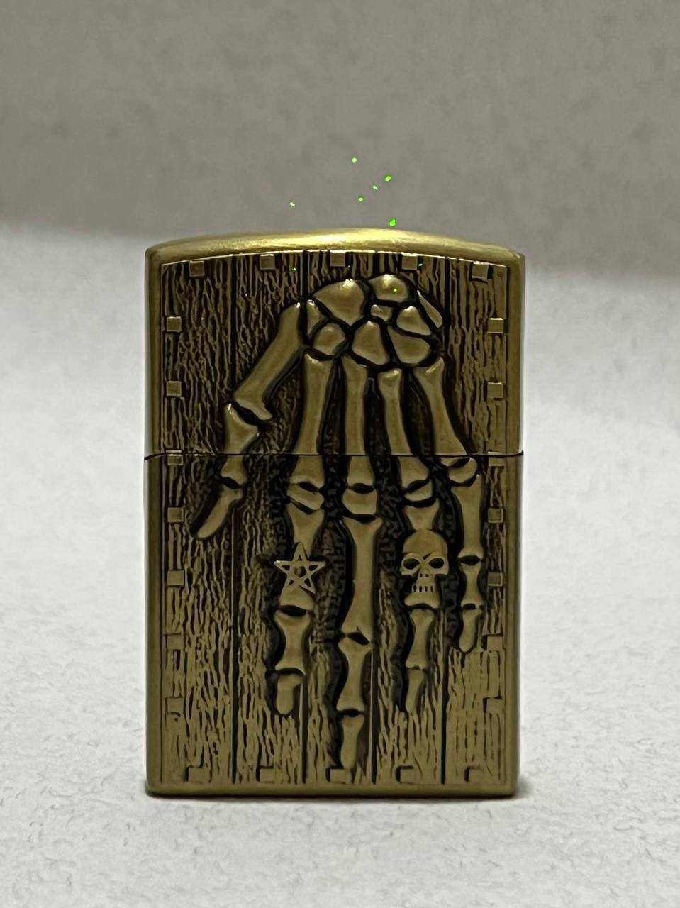فندک گازی طرح زیپو لایتر (LIGHTER) طرح برجسته دست اسکلتی در دو رنگ | فروشگاه بارزار