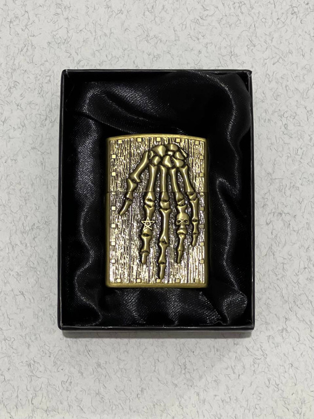فندک گازی طرح زیپو لایتر (LIGHTER) طرح برجسته دست اسکلتی در دو رنگ | فروشگاه بارزار