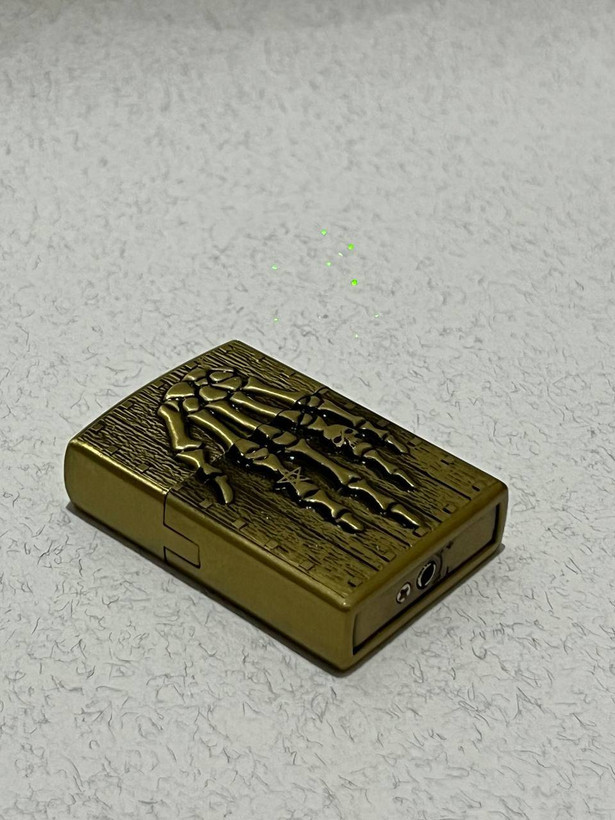 فندک گازی طرح زیپو لایتر (LIGHTER) طرح برجسته دست اسکلتی در دو رنگ | فروشگاه بارزار