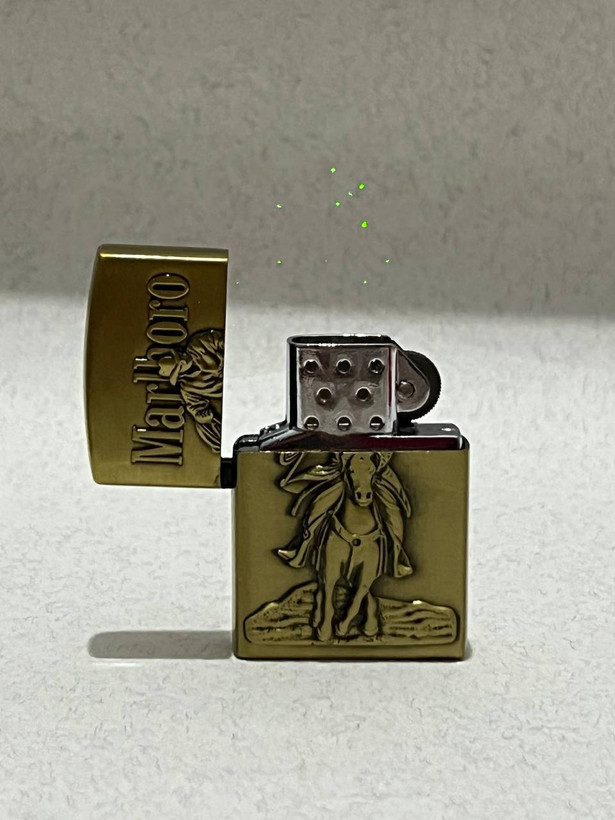 فندک گازی طرح زیپو لایتر (LIGHTER) طرح برجسته مارلبرو گاوچران رنگ طلایی | فروشگاه بارزار