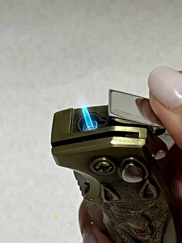 فندک اتمی و چاقو ضامندار دوکاره لایتر (LIGHTER) طرح گرگ برجسته طلایی | فروشگاه بارزار